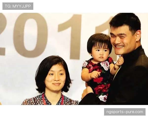 姚明退役后住上海老洋房，早餐吃俩煎饼还被老婆管零花钱？